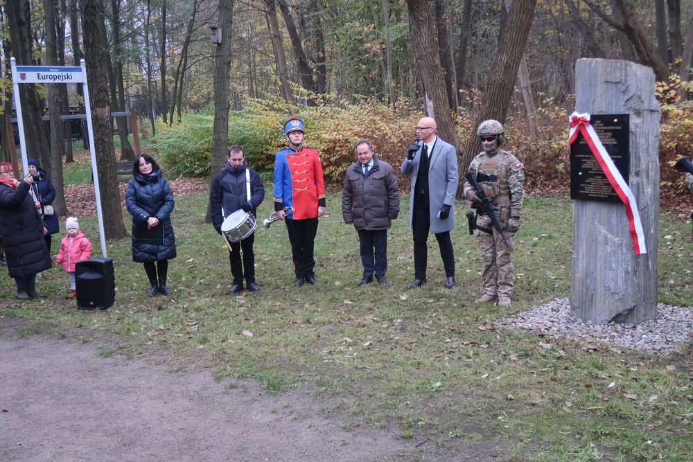 Upamiętnienie dzieci zamordowanych w l. 1942-1944 w Niemieckiej Młodzieżowej Klinice Psychiatrycznej Krajowego Zakładu Leczniczo-Psychiatrycznego. Fot. Dominik Abłamowicz, Dominik Grabis/IPN