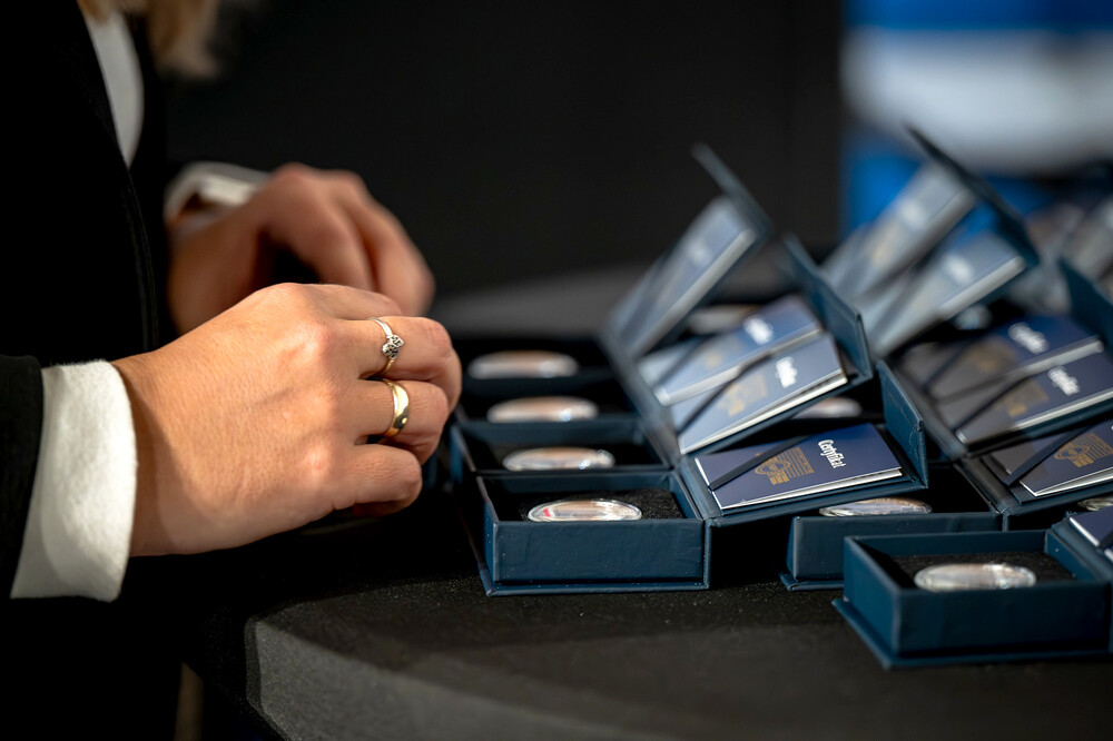 Promocja monety poświęconej Henrykowi Flame "Bartkowi" z serii "Wyklęci przez komunistów żołnierze niezłomni". Fot.: IPN K. Łojko