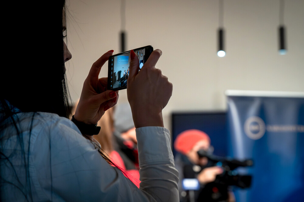 Promocja monety poświęconej Henrykowi Flame "Bartkowi" z serii "Wyklęci przez komunistów żołnierze niezłomni". Fot.: IPN K. Łojko