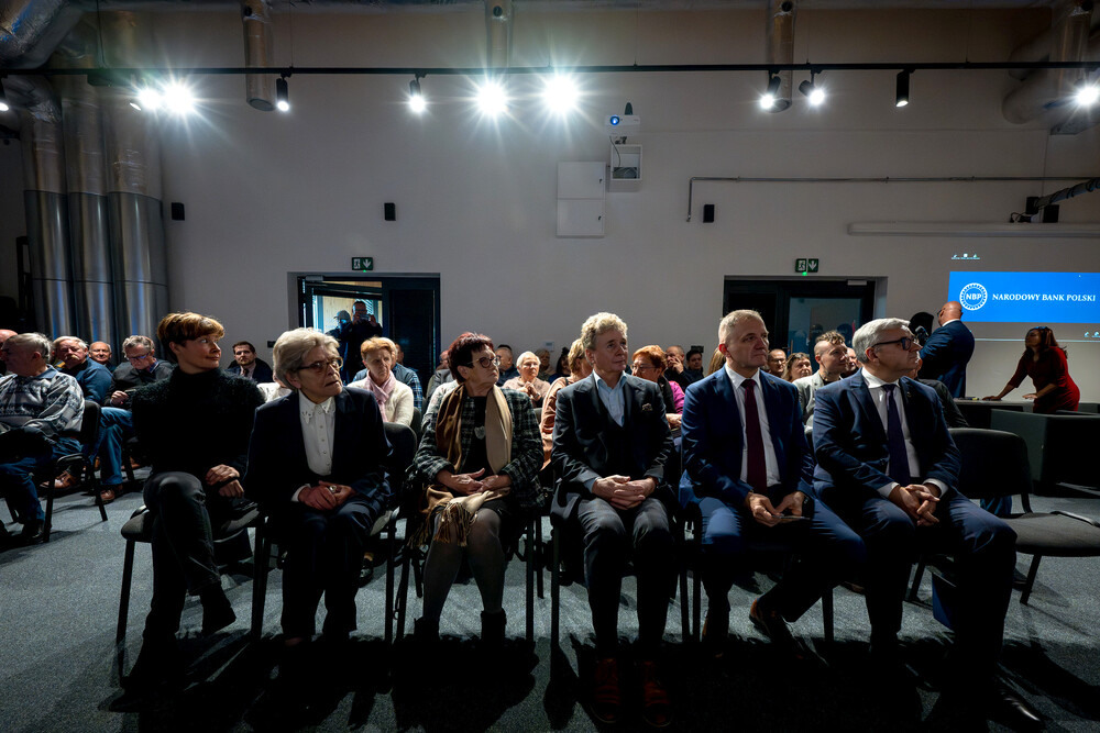 Promocja monety poświęconej Henrykowi Flame "Bartkowi" z serii "Wyklęci przez komunistów żołnierze niezłomni". Fot.: IPN K. Łojko