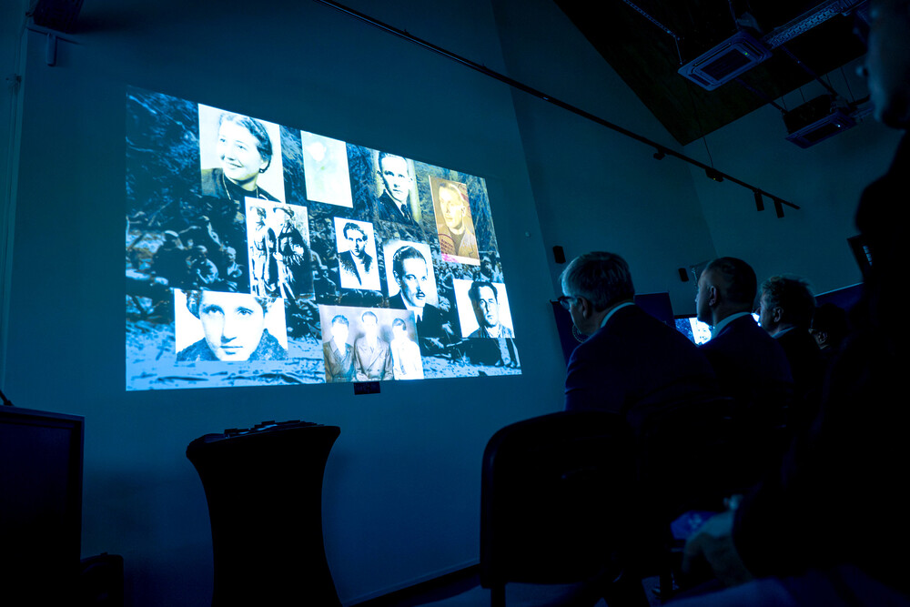 Promocja monety poświęconej Henrykowi Flame "Bartkowi" z serii "Wyklęci przez komunistów żołnierze niezłomni". Fot.: IPN K. Łojko