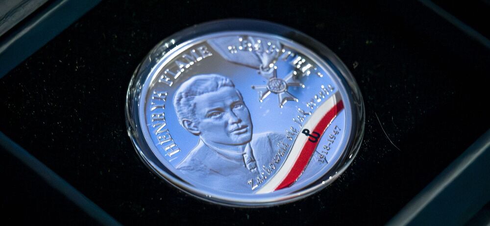 Promocja monety poświęconej Henrykowi Flame "Bartkowi" z serii "Wyklęci przez komunistów żołnierze niezłomni". Fot.: IPN K. Łojko