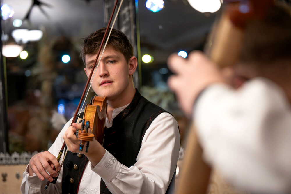 Promocja monety poświęconej Henrykowi Flame "Bartkowi" z serii "Wyklęci przez komunistów żołnierze niezłomni" – Kamesznica, 21 listopada 2024. Fot.: IPN K. Łojko