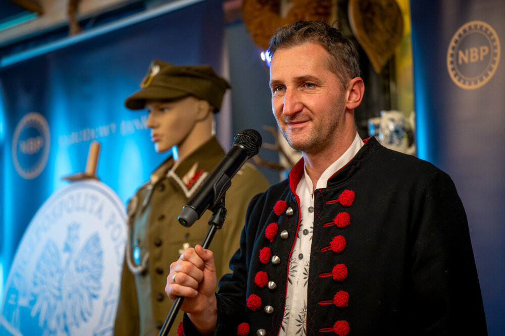 Promocja monety poświęconej Henrykowi Flame "Bartkowi" z serii "Wyklęci przez komunistów żołnierze niezłomni" – Kamesznica, 21 listopada 2024. Fot.: IPN K. Łojko