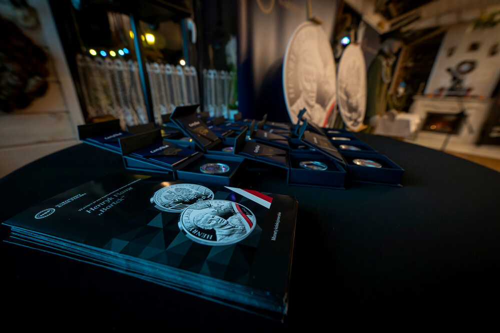 Promocja monety poświęconej Henrykowi Flame "Bartkowi" z serii "Wyklęci przez komunistów żołnierze niezłomni" – Kamesznica, 21 listopada 2024. Fot.: IPN K. Łojko