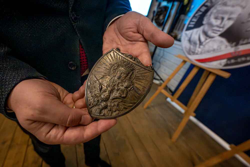 Promocja monety poświęconej Henrykowi Flame "Bartkowi" z serii "Wyklęci przez komunistów żołnierze niezłomni" – Kamesznica, 21 listopada 2024. Fot.: IPN K. Łojko