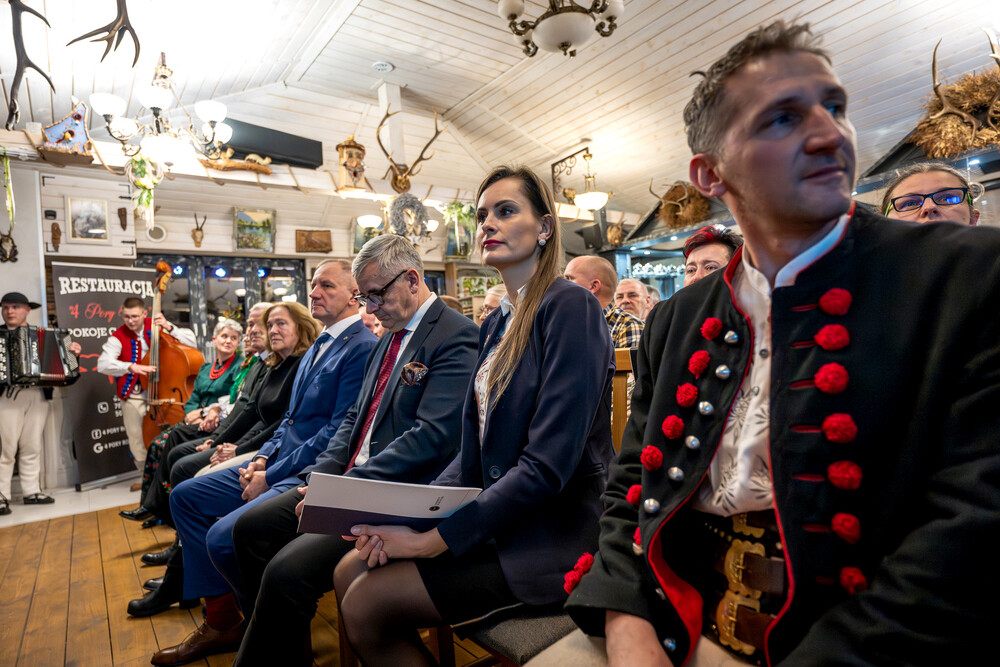 Promocja monety poświęconej Henrykowi Flame "Bartkowi" z serii "Wyklęci przez komunistów żołnierze niezłomni" – Kamesznica, 21 listopada 2024. Fot.: IPN K. Łojko