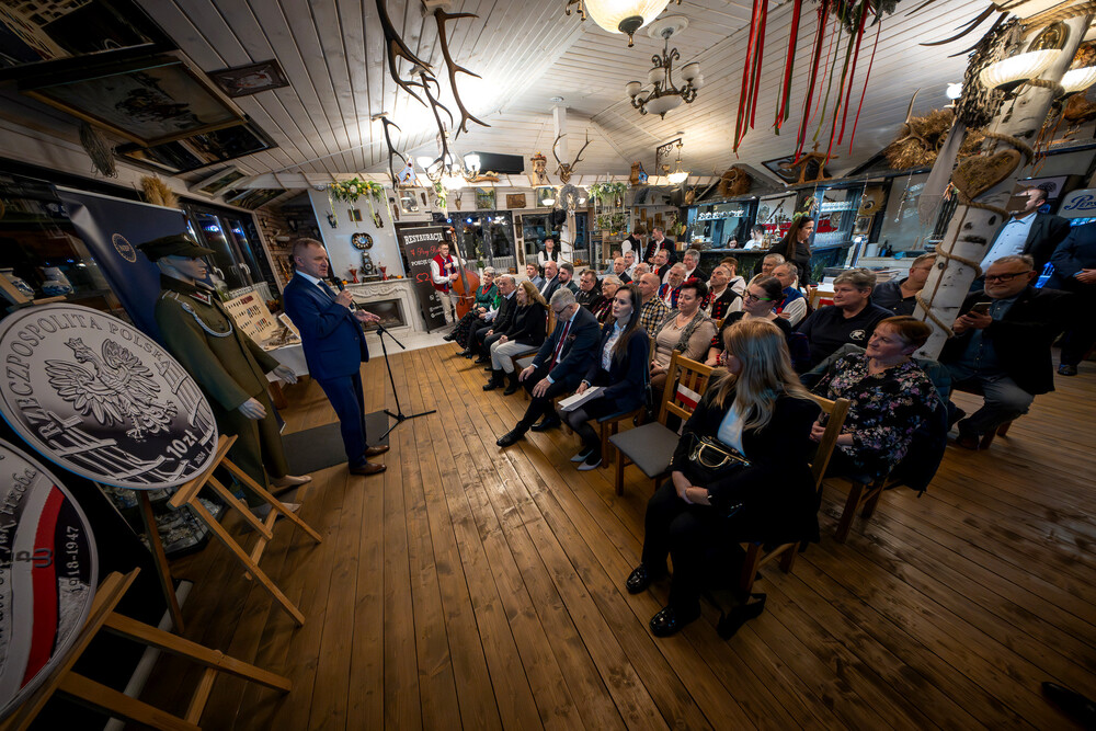 Promocja monety poświęconej Henrykowi Flame "Bartkowi" z serii "Wyklęci przez komunistów żołnierze niezłomni" – Kamesznica, 21 listopada 2024. Fot.: IPN K. Łojko