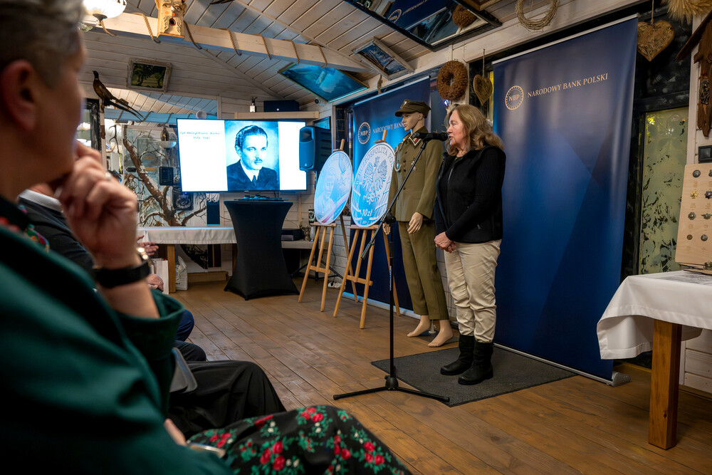 Promocja monety poświęconej Henrykowi Flame "Bartkowi" z serii "Wyklęci przez komunistów żołnierze niezłomni" – Kamesznica, 21 listopada 2024. Fot.: IPN K. Łojko