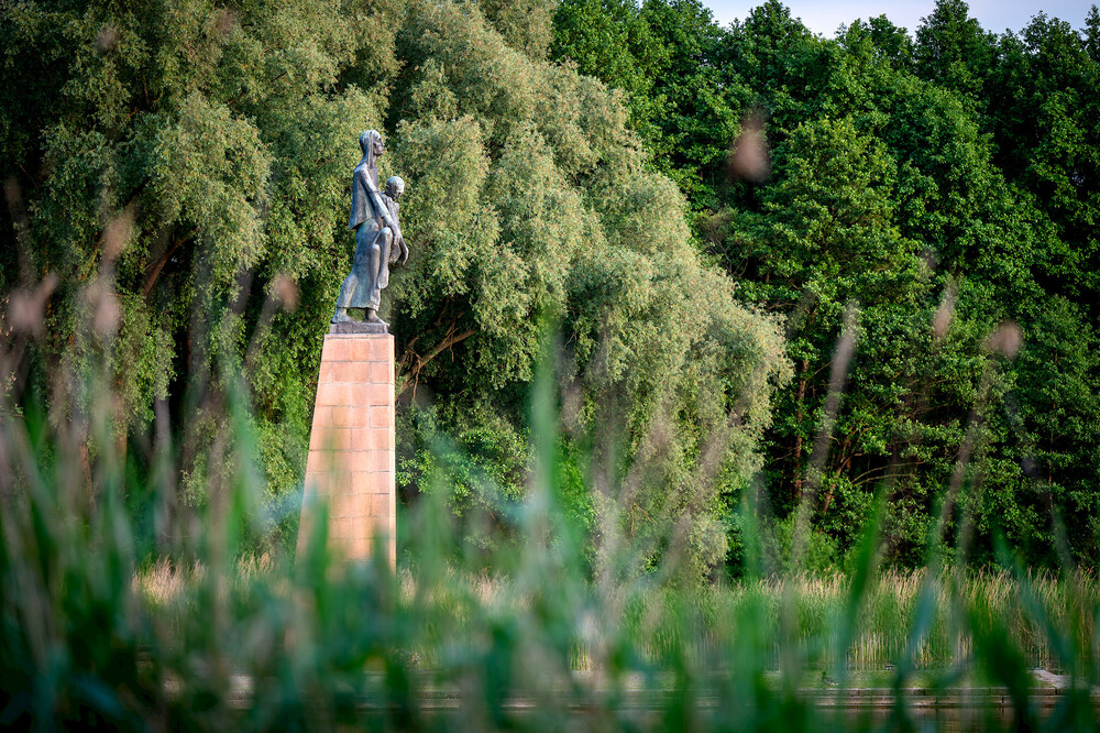 Reportaż Agnieszki Loch: Dziewczyny dziewczynom. Fot.: IPN K. Łojko