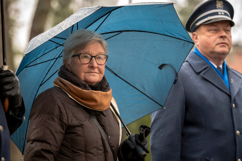 Uroczystość odsłonięcia tablicy edukacyjno-informacyjnej upamiętniającej Piotra Urbańczyka – komisarza Policji Województwa Śląskiego i ofiary zbrodni katyńskiej – Katowice, 29 listopada 2024. Fot.: IPN K. Łojko