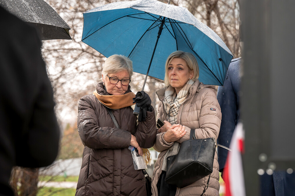 Uroczystość odsłonięcia tablicy edukacyjno-informacyjnej upamiętniającej Piotra Urbańczyka – komisarza Policji Województwa Śląskiego i ofiary zbrodni katyńskiej – Katowice, 29 listopada 2024. Fot.: IPN K. Łojko
