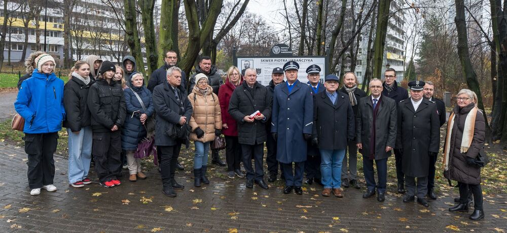 Uroczystość odsłonięcia tablicy edukacyjno-informacyjnej upamiętniającej Piotra Urbańczyka – komisarza Policji Województwa Śląskiego i ofiary zbrodni katyńskiej – Katowice, 29 listopada 2024. Fot.: IPN K. Łojko