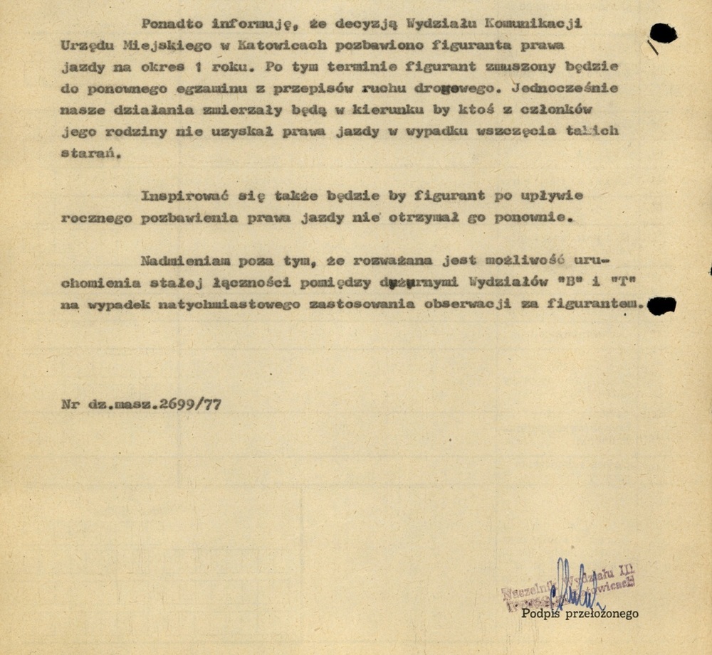 Fragment meldunku Wydz. III KWMO Katowice z 4 VIII 1977 r. z informacją m.in. o działaniach administracji miejskiej i SB mających na celu pozbawienie K. Świtonia prawa jazdy (AIPN Ka 048/916, t. 1)