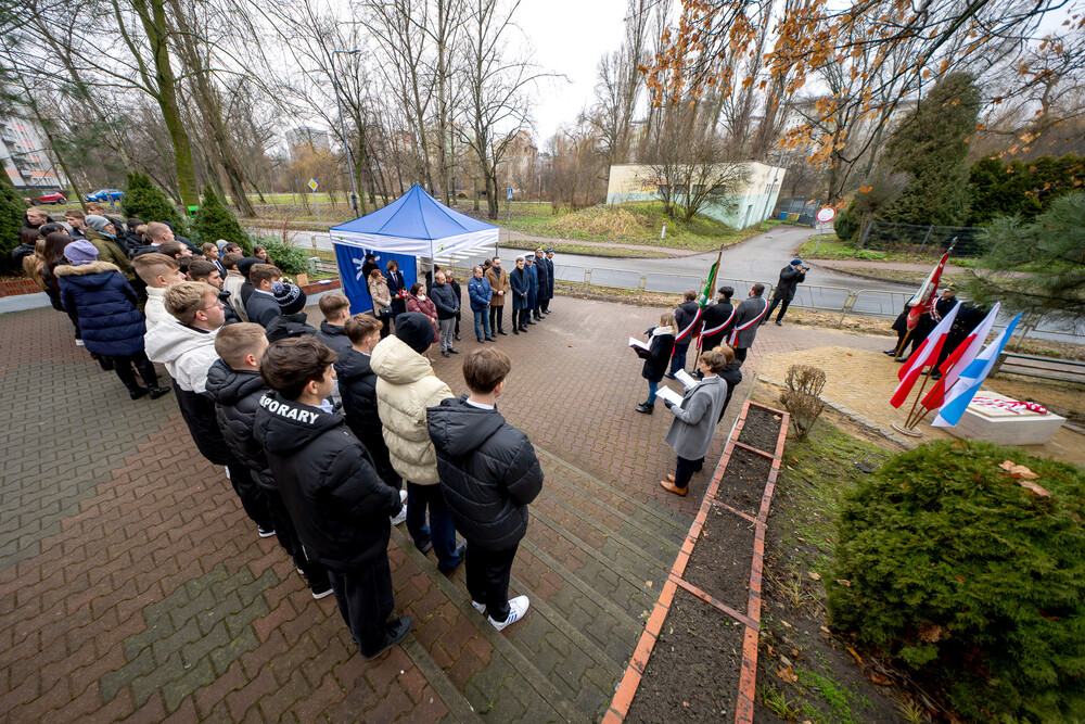 Odsłonięcie tablicy upamiętniającej rodzinę Rogozińskich oraz Pelagię Szpringer – Sosnowiec, 10 grudnia 2024. Fot.: IPN. K. Łojko