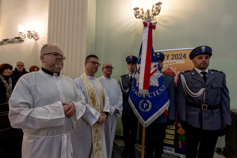 Odsłonięcie tablicy upamiętniającej księży katolickich ze Śląska Cieszyńskiego, zamordowanych przez Niemców podczas II wojny światowej – Cieszyn, 19 grudnia 2024. Fot.: IPN K. Łojko