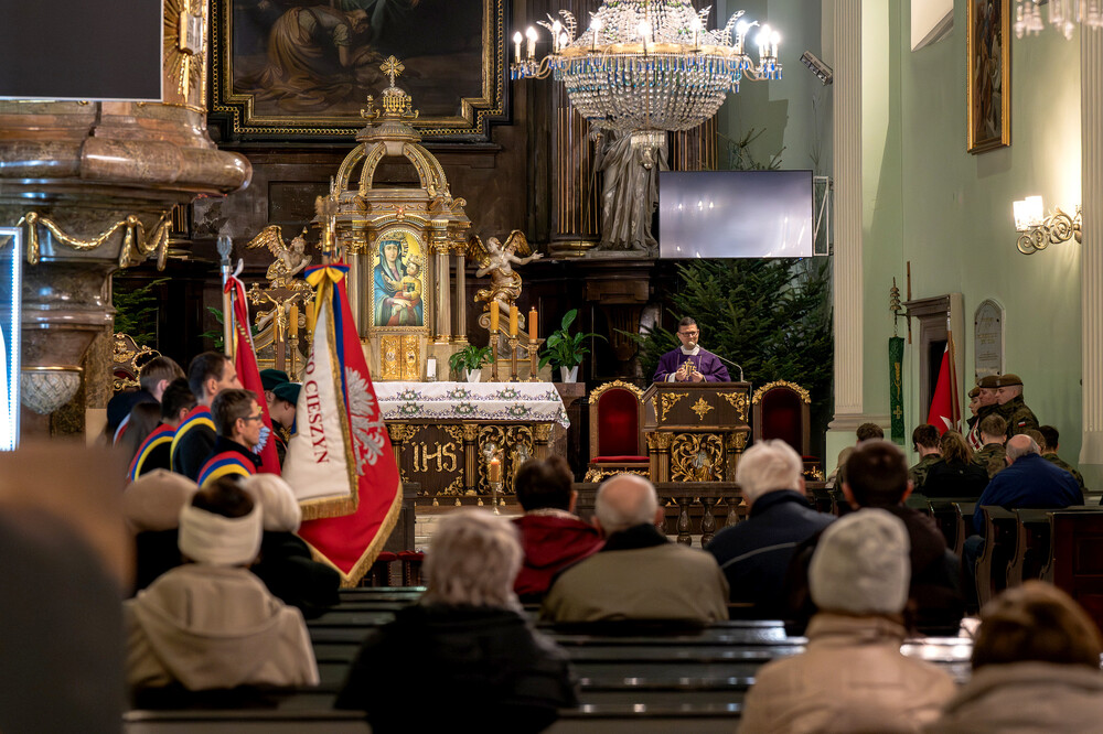 Odsłonięcie tablicy upamiętniającej księży katolickich ze Śląska Cieszyńskiego, zamordowanych przez Niemców podczas II wojny światowej – Cieszyn, 19 grudnia 2024. Fot.: IPN K. Łojko