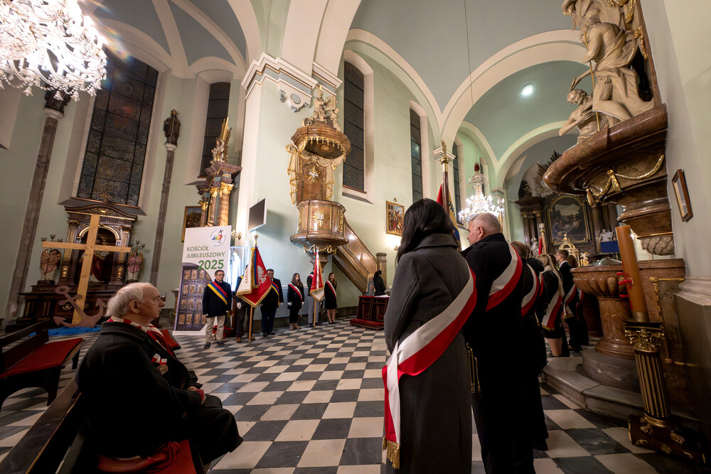 Odsłonięcie tablicy upamiętniającej księży katolickich ze Śląska Cieszyńskiego, zamordowanych przez Niemców podczas II wojny światowej – Cieszyn, 19 grudnia 2024. Fot.: IPN K. Łojko