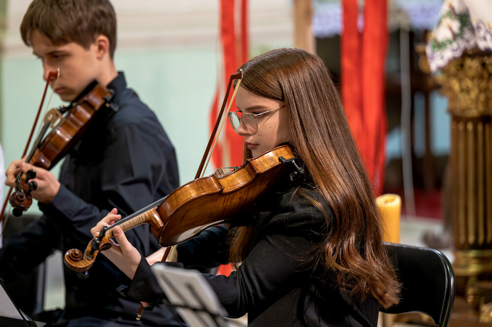 Odsłonięcie tablicy upamiętniającej księży katolickich ze Śląska Cieszyńskiego, zamordowanych przez Niemców podczas II wojny światowej – Cieszyn, 19 grudnia 2024. Fot.: IPN K. Łojko