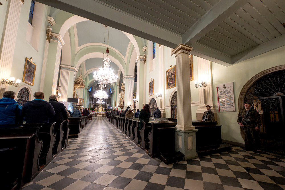 Odsłonięcie tablicy upamiętniającej księży katolickich ze Śląska Cieszyńskiego, zamordowanych przez Niemców podczas II wojny światowej – Cieszyn, 19 grudnia 2024. Fot.: IPN K. Łojko