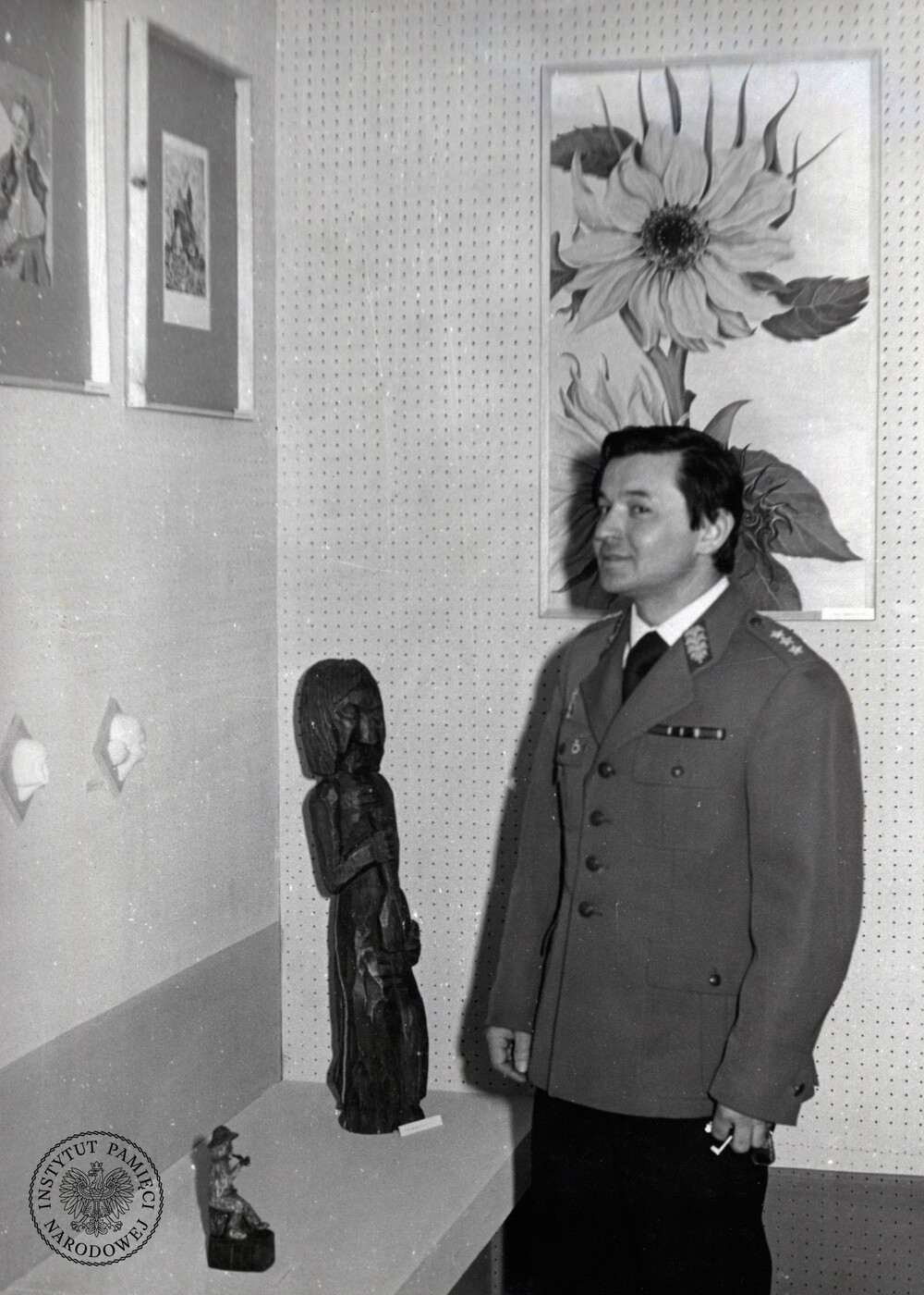 Uroczyste otwarcie sali twórczości funkcjonariuszy ZOMO, 4 maja 1980 r. Na wystawie znalazły się obrazy, rzeźby, grafika, metaloplastyka, prace hafciarskie i tkackie.