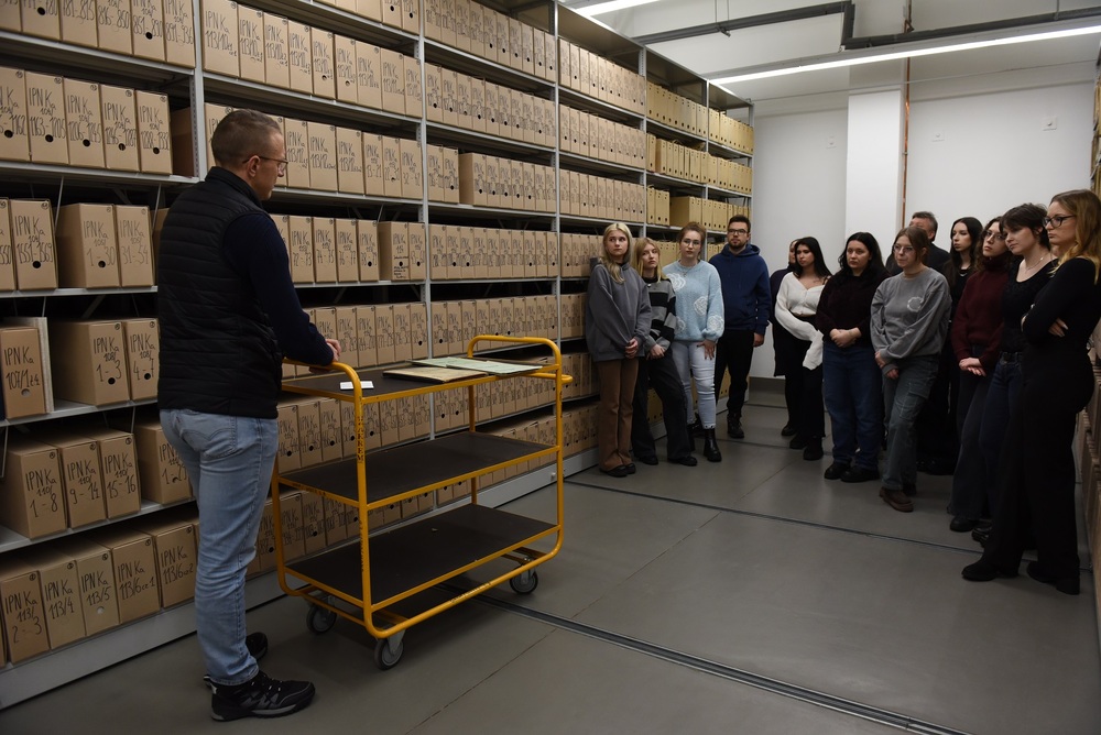 Zajęcia edukacyjne „Co kryją archiwa IPN“. Fot. Monika Kobylańska/IPN