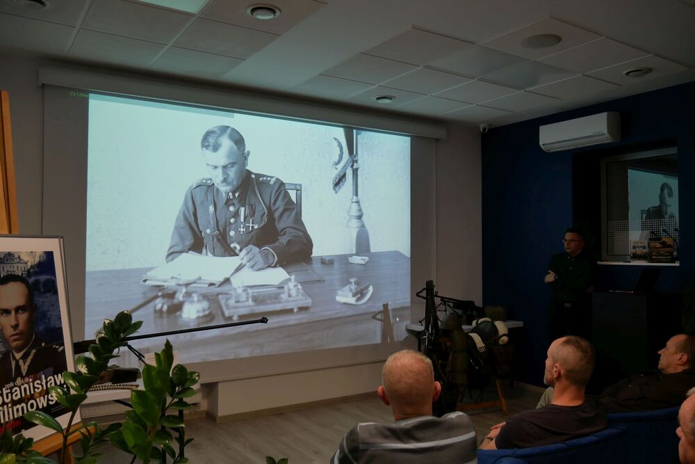 Wykład Adama Kurusa „Mokra 1939. Bój Wołyńskiej Brygady Kawalerii z 4 Dywizją Pancerną w świetle nowych fotografii i dokumentów archiwalnych”.  Fot. Kinga Lis, Adam Kurus/IPN