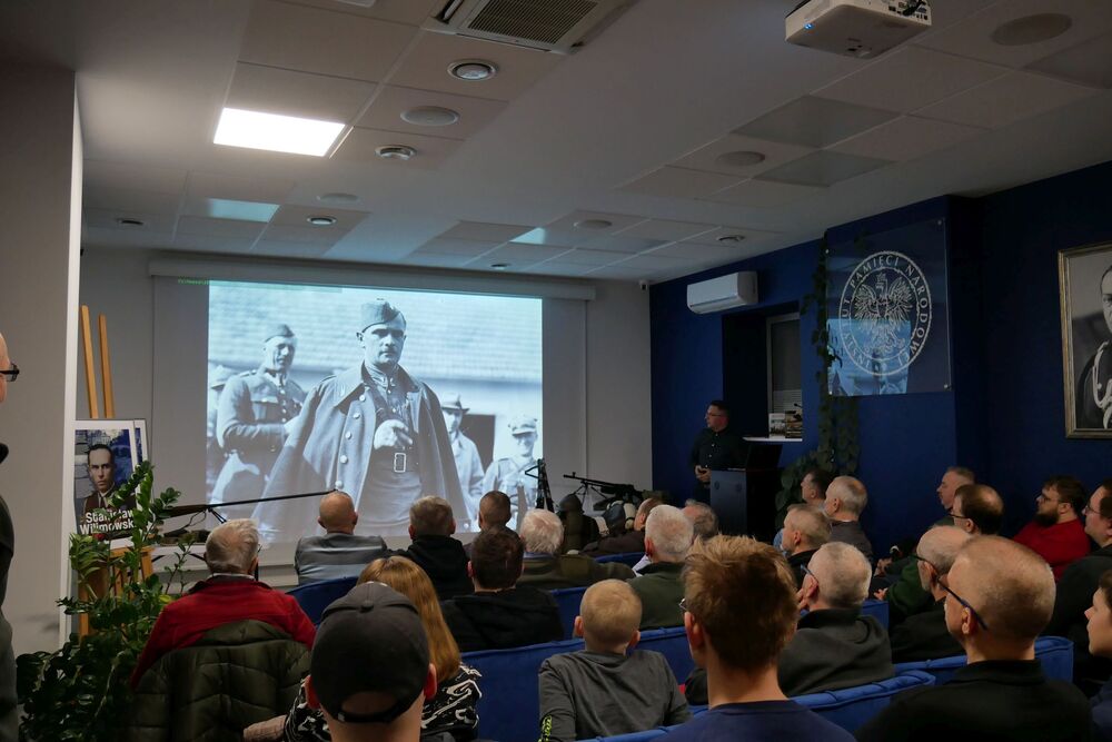 Wykład Adama Kurusa „Mokra 1939. Bój Wołyńskiej Brygady Kawalerii z 4 Dywizją Pancerną w świetle nowych fotografii i dokumentów archiwalnych”.  Fot. Kinga Lis, Adam Kurus/IPN