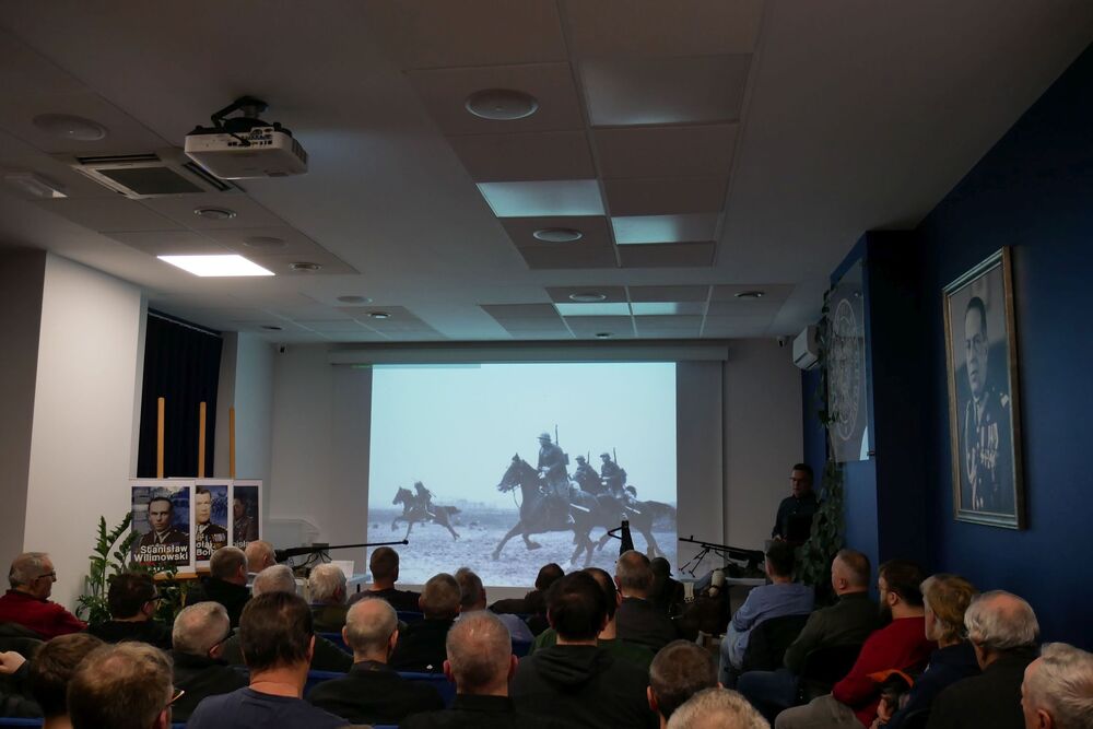 Wykład Adama Kurusa „Mokra 1939. Bój Wołyńskiej Brygady Kawalerii z 4 Dywizją Pancerną w świetle nowych fotografii i dokumentów archiwalnych”.  Fot. Kinga Lis, Adam Kurus/IPN