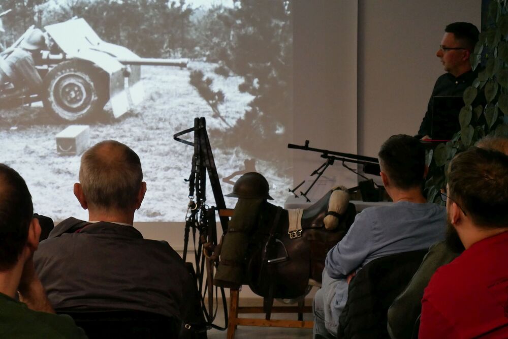 Wykład Adama Kurusa „Mokra 1939. Bój Wołyńskiej Brygady Kawalerii z 4 Dywizją Pancerną w świetle nowych fotografii i dokumentów archiwalnych”.  Fot. Kinga Lis, Adam Kurus/IPN