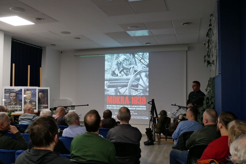 Wykład Adama Kurusa „Mokra 1939. Bój Wołyńskiej Brygady Kawalerii z 4 Dywizją Pancerną w świetle nowych fotografii i dokumentów archiwalnych”.  Fot. Kinga Lis, Adam Kurus/IPN