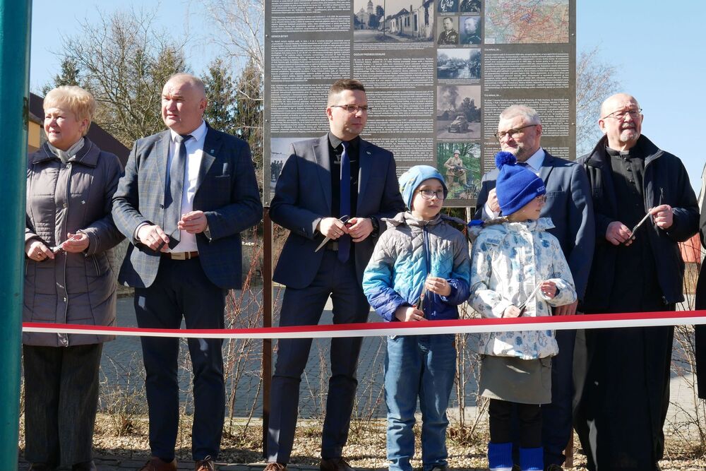 Otwarcie szlaku „Bitwa pod Janowem 3 – 4 IX 1939. Na wrześniowym szlaku 7 Dywizji Piechoty” – Janów, 6 marca 2025. Fot. Zbigniew Kurus