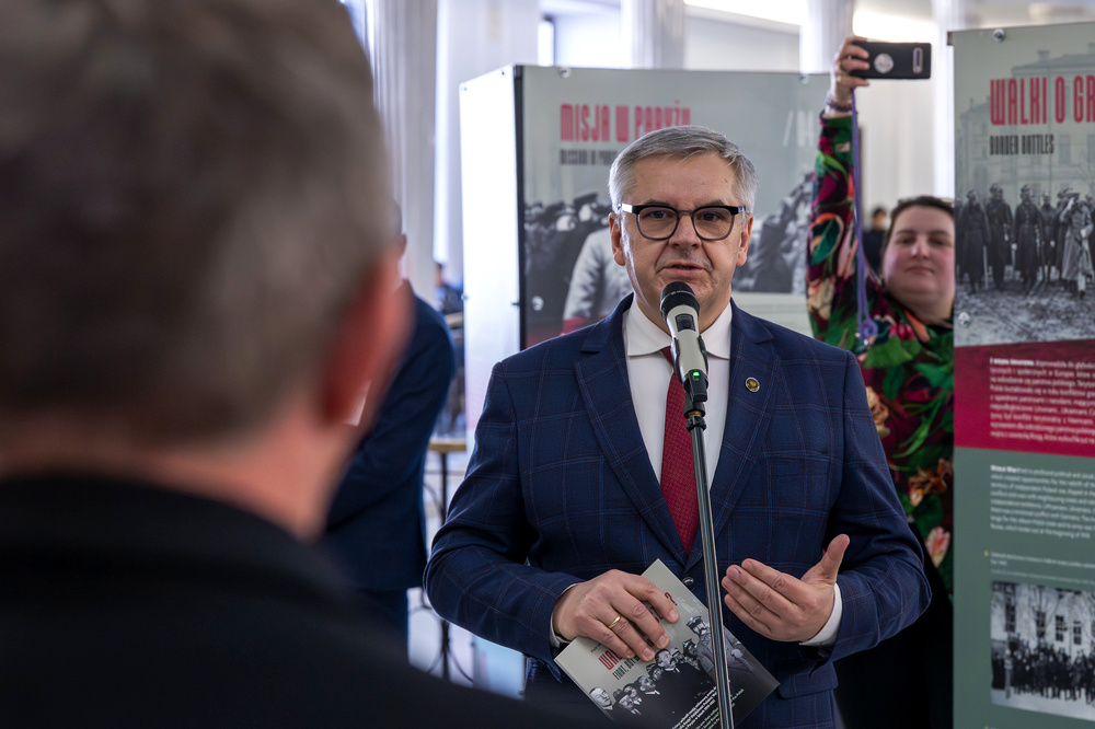 Otwarcie wystawy „Walczyć, ale czym? Jak Polacy uzbroili swoją milionową armię do wojny z sowiecką Rosją? Działalność Polskiej Wojskowej Misji Zakupów w Paryżu w latach 1919-1921” – Warszawa, 19 marca 2025. Fot.: IPN Krzysztof Łojko