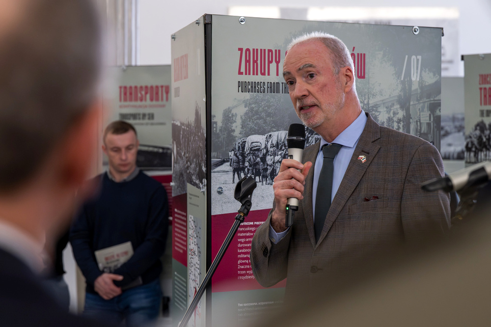Otwarcie wystawy „Walczyć, ale czym? Jak Polacy uzbroili swoją milionową armię do wojny z sowiecką Rosją? Działalność Polskiej Wojskowej Misji Zakupów w Paryżu w latach 1919-1921” – Warszawa, 19 marca 2025. Fot.: IPN Krzysztof Łojko