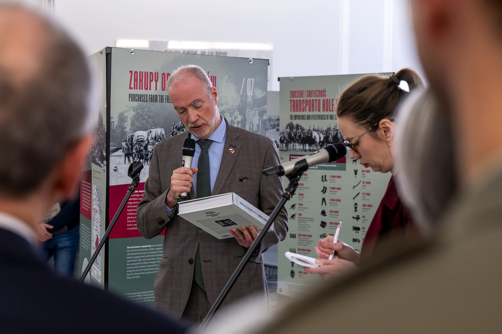 Otwarcie wystawy „Walczyć, ale czym? Jak Polacy uzbroili swoją milionową armię do wojny z sowiecką Rosją? Działalność Polskiej Wojskowej Misji Zakupów w Paryżu w latach 1919-1921” – Warszawa, 19 marca 2025. Fot.: IPN Krzysztof Łojko