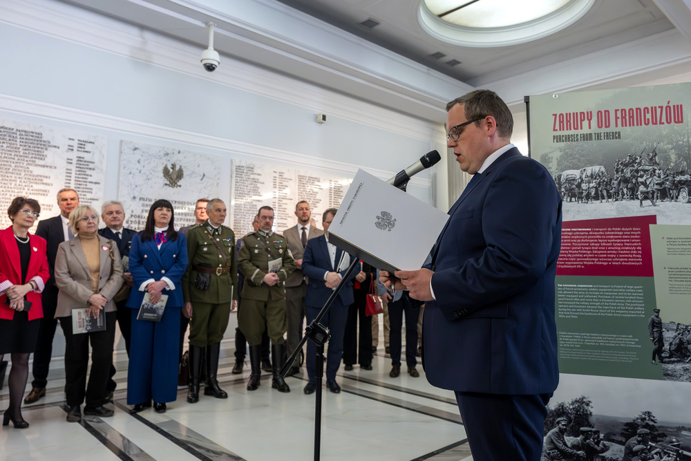 Otwarcie wystawy „Walczyć, ale czym? Jak Polacy uzbroili swoją milionową armię do wojny z sowiecką Rosją? Działalność Polskiej Wojskowej Misji Zakupów w Paryżu w latach 1919-1921” – Warszawa, 19 marca 2025. Fot.: IPN Krzysztof Łojko