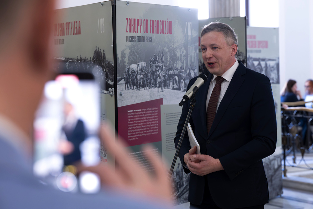 Otwarcie wystawy „Walczyć, ale czym? Jak Polacy uzbroili swoją milionową armię do wojny z sowiecką Rosją? Działalność Polskiej Wojskowej Misji Zakupów w Paryżu w latach 1919-1921” – Warszawa, 19 marca 2025. Fot.: IPN Krzysztof Łojko