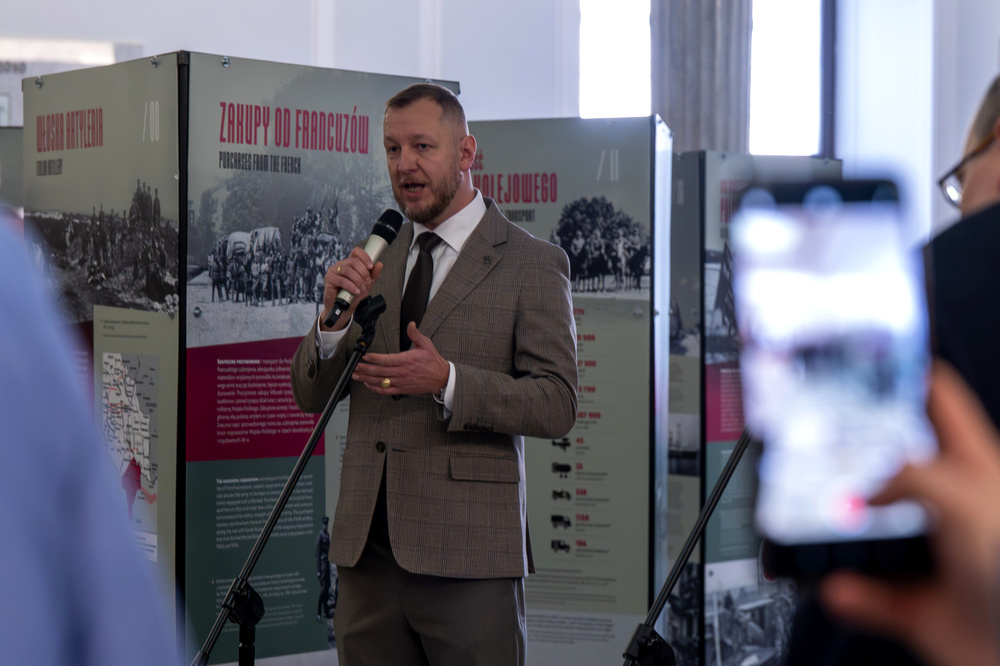 Otwarcie wystawy „Walczyć, ale czym? Jak Polacy uzbroili swoją milionową armię do wojny z sowiecką Rosją? Działalność Polskiej Wojskowej Misji Zakupów w Paryżu w latach 1919-1921” – Warszawa, 19 marca 2025. Fot.: IPN Krzysztof Łojko