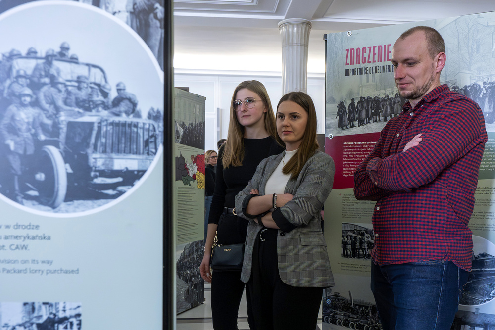 Otwarcie wystawy „Walczyć, ale czym? Jak Polacy uzbroili swoją milionową armię do wojny z sowiecką Rosją? Działalność Polskiej Wojskowej Misji Zakupów w Paryżu w latach 1919-1921” – Warszawa, 19 marca 2025. Fot.: IPN Krzysztof Łojko
