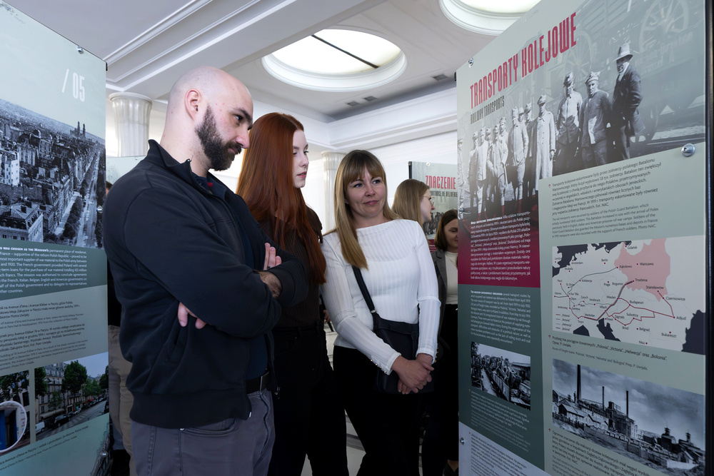 Otwarcie wystawy „Walczyć, ale czym? Jak Polacy uzbroili swoją milionową armię do wojny z sowiecką Rosją? Działalność Polskiej Wojskowej Misji Zakupów w Paryżu w latach 1919-1921” – Warszawa, 19 marca 2025. Fot.: IPN Krzysztof Łojko