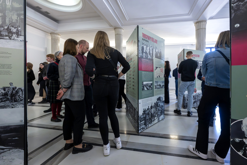 Otwarcie wystawy „Walczyć, ale czym? Jak Polacy uzbroili swoją milionową armię do wojny z sowiecką Rosją? Działalność Polskiej Wojskowej Misji Zakupów w Paryżu w latach 1919-1921” – Warszawa, 19 marca 2025. Fot.: IPN Krzysztof Łojko