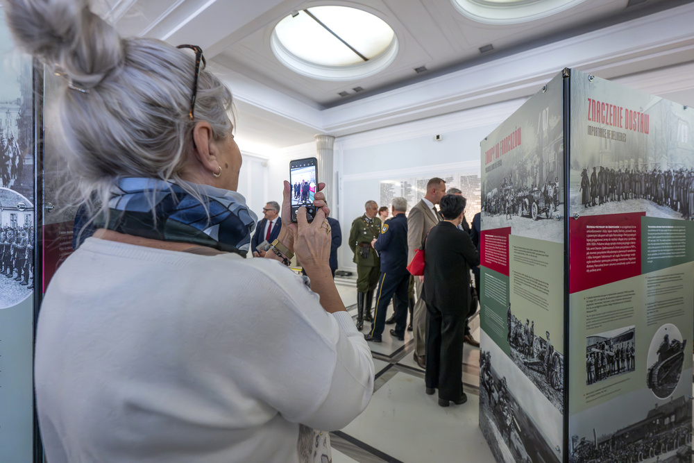 Otwarcie wystawy „Walczyć, ale czym? Jak Polacy uzbroili swoją milionową armię do wojny z sowiecką Rosją? Działalność Polskiej Wojskowej Misji Zakupów w Paryżu w latach 1919-1921” – Warszawa, 19 marca 2025. Fot.: IPN Krzysztof Łojko