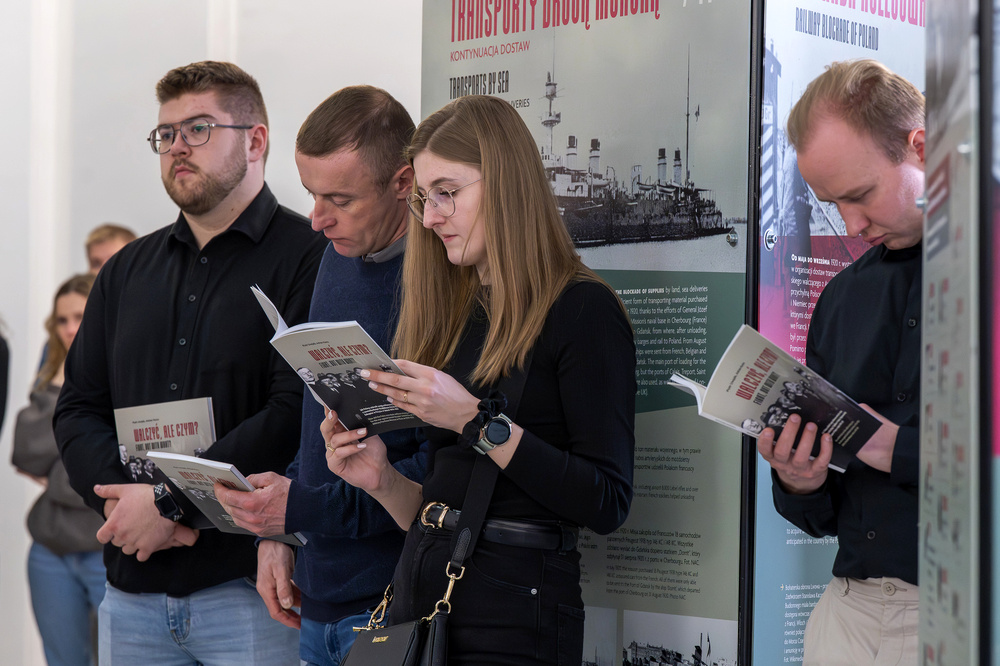 Otwarcie wystawy „Walczyć, ale czym? Jak Polacy uzbroili swoją milionową armię do wojny z sowiecką Rosją? Działalność Polskiej Wojskowej Misji Zakupów w Paryżu w latach 1919-1921” – Warszawa, 19 marca 2025. Fot.: IPN Krzysztof Łojko