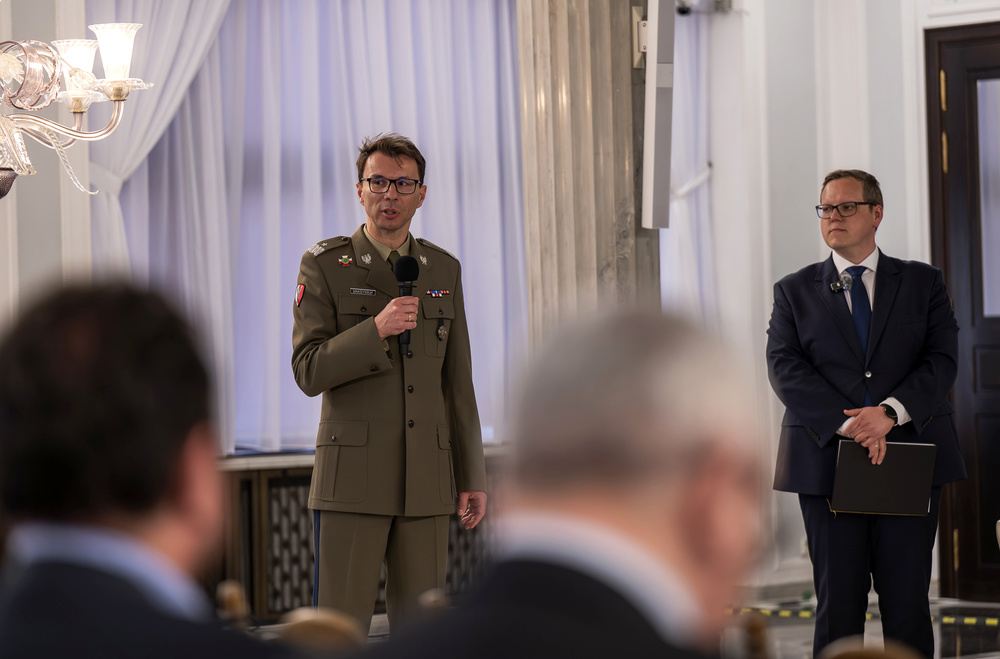 Otwarcie wystawy „Walczyć, ale czym? Jak Polacy uzbroili swoją milionową armię do wojny z sowiecką Rosją? Działalność Polskiej Wojskowej Misji Zakupów w Paryżu w latach 1919-1921” – Warszawa, 19 marca 2025. Fot.: IPN Krzysztof Łojko