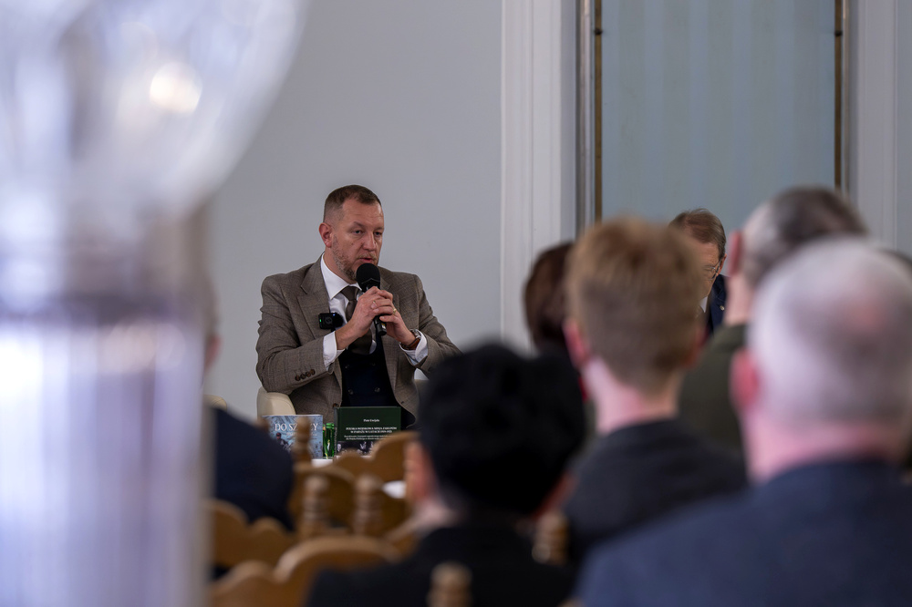 Otwarcie wystawy „Walczyć, ale czym? Jak Polacy uzbroili swoją milionową armię do wojny z sowiecką Rosją? Działalność Polskiej Wojskowej Misji Zakupów w Paryżu w latach 1919-1921” – Warszawa, 19 marca 2025. Fot.: IPN Krzysztof Łojko