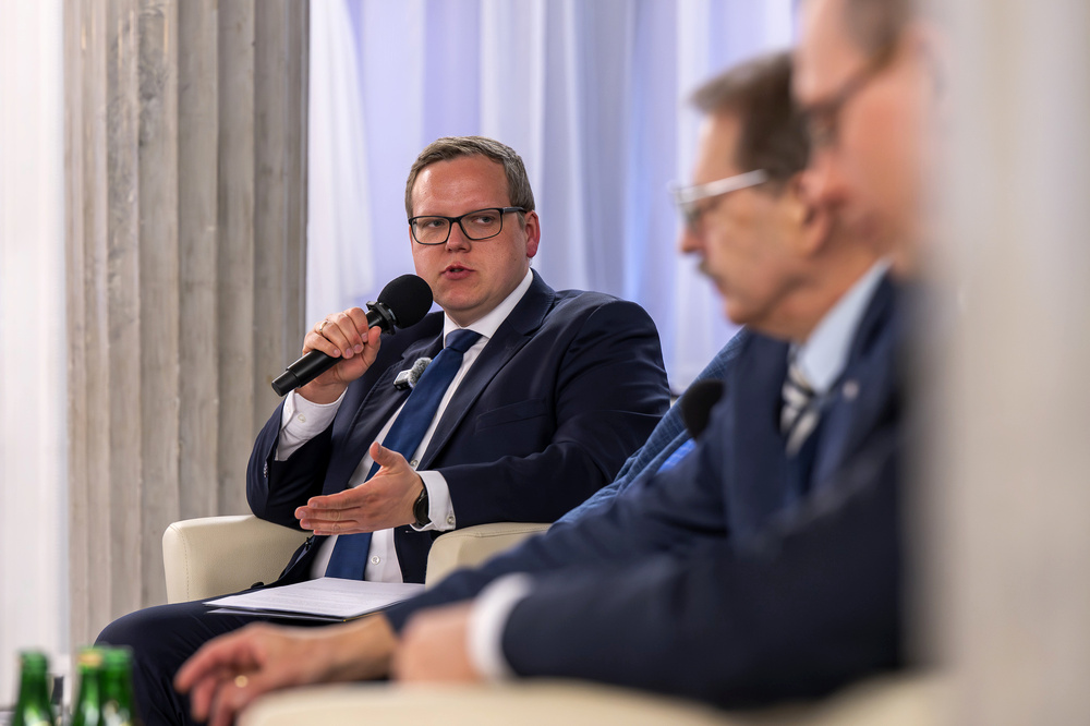 Otwarcie wystawy „Walczyć, ale czym? Jak Polacy uzbroili swoją milionową armię do wojny z sowiecką Rosją? Działalność Polskiej Wojskowej Misji Zakupów w Paryżu w latach 1919-1921” – Warszawa, 19 marca 2025. Fot.: IPN Krzysztof Łojko