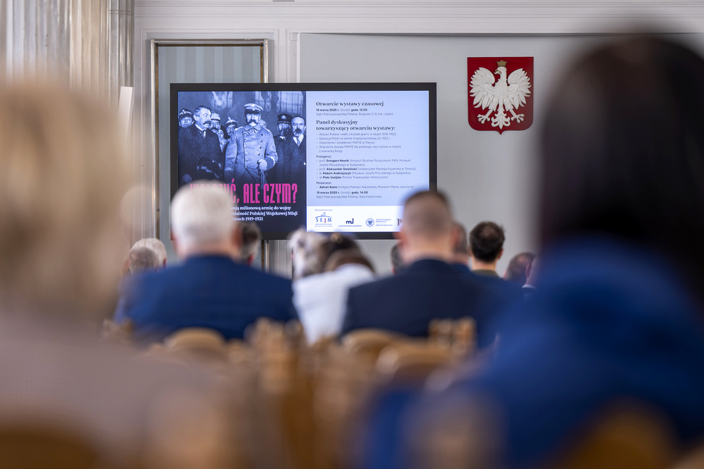 Otwarcie wystawy „Walczyć, ale czym? Jak Polacy uzbroili swoją milionową armię do wojny z sowiecką Rosją? Działalność Polskiej Wojskowej Misji Zakupów w Paryżu w latach 1919-1921” – Warszawa, 19 marca 2025. Fot.: IPN Krzysztof Łojko