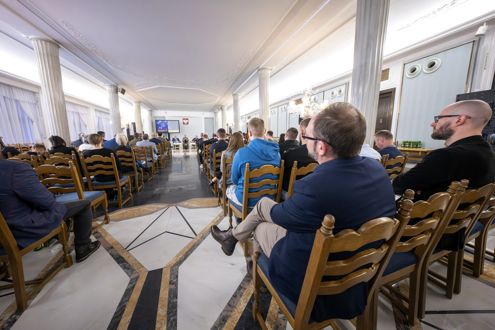 Otwarcie wystawy „Walczyć, ale czym? Jak Polacy uzbroili swoją milionową armię do wojny z sowiecką Rosją? Działalność Polskiej Wojskowej Misji Zakupów w Paryżu w latach 1919-1921” – Warszawa, 19 marca 2025. Fot.: IPN Krzysztof Łojko