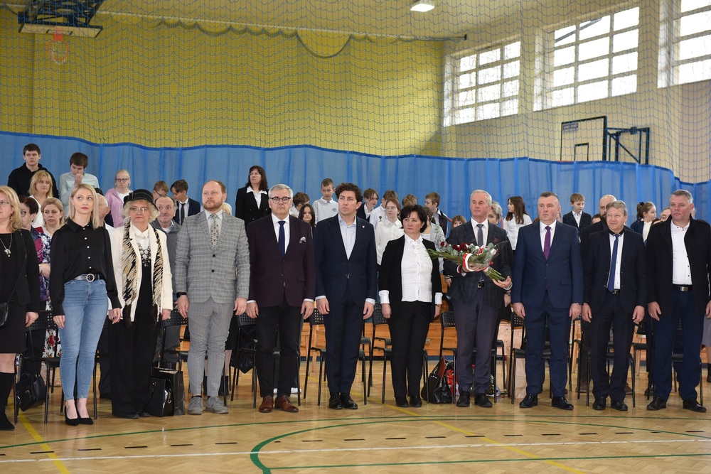 Uroczystość odsłonięcia tablicy upamiętniającej Rudolfa i Wojciecha Basików w Korbielowie. Fot. Monika Kobylańska, Krzysztof Liszka/IPN