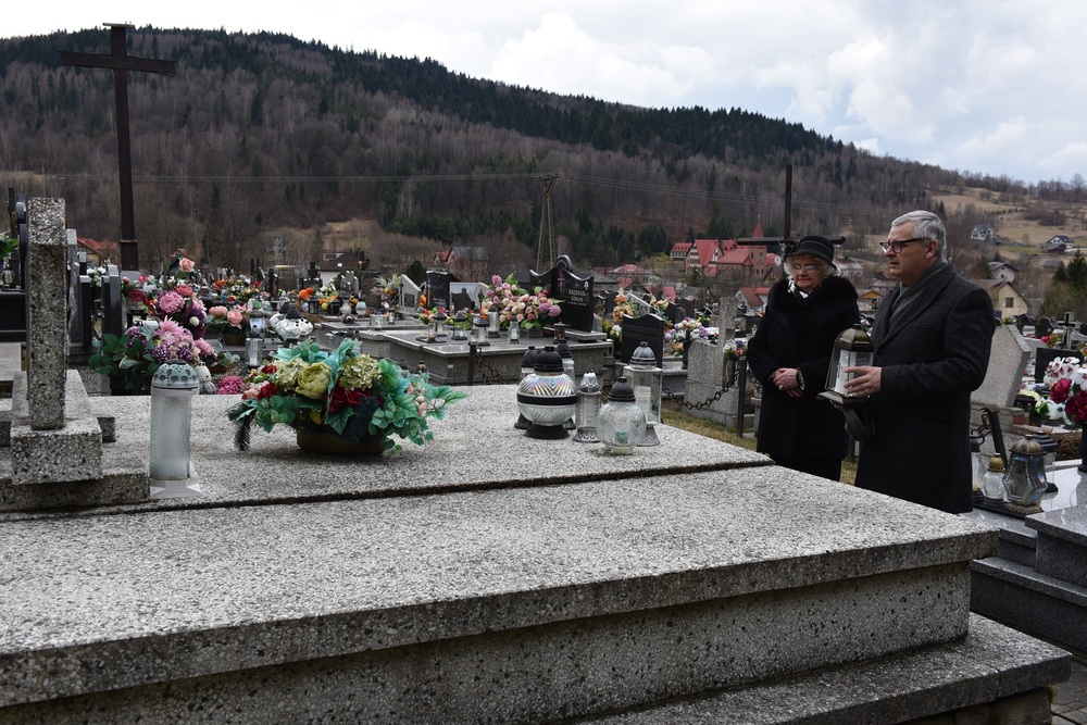 Uroczystość odsłonięcia tablicy upamiętniającej Rudolfa i Wojciecha Basików w Korbielowie. Fot. Monika Kobylańska, Krzysztof Liszka/IPN
